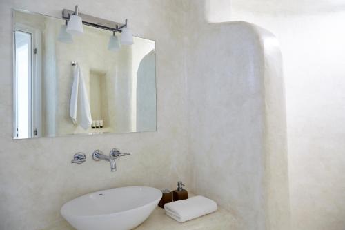 This photo about Elia White Residence shared on HyHotel.com