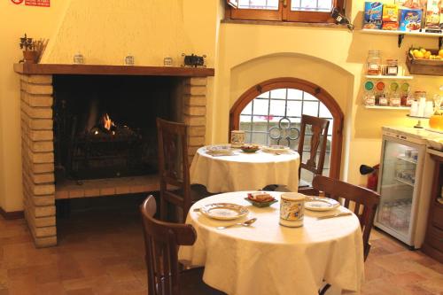 حانة/استراحة, Hotel Pallotta in إيريمو ديلي كارتشيري حانة/استراحة, Hotel Pallotta in إيريمو ديلي كارتشيري