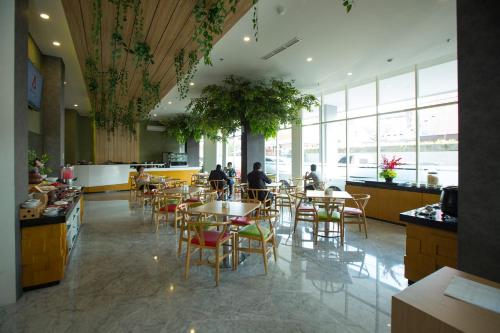 レストラン, Ascent Hotel & Cafe Malang in マラン レストラン, Ascent Hotel & Cafe Malang in マラン