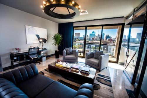 Found Re Phoenix in Phoenix (AZ) Found Re Phoenix in Phoenix (AZ)