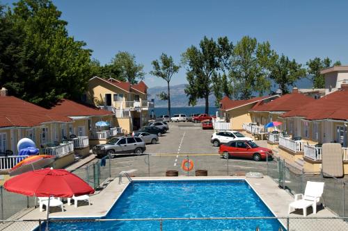 Crown Resort Motel Hotel
