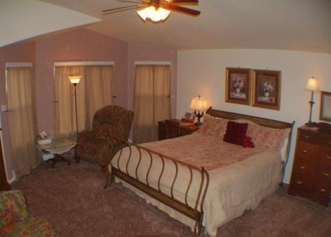 在meiguo.com看到的Castle Creek Bed and Breakfast的介绍图片