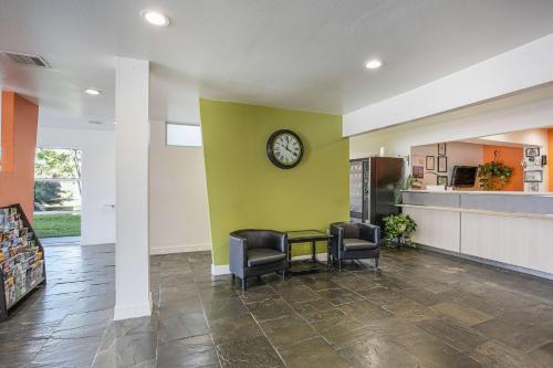 Recreational facilities, Motel 6 Pasadena, TX in Pasadena Recreational facilities, Motel 6 Pasadena, TX in Pasadena