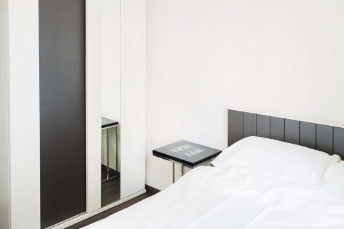 This photo about The Base Park East By Favstay shared on HyHotel.com