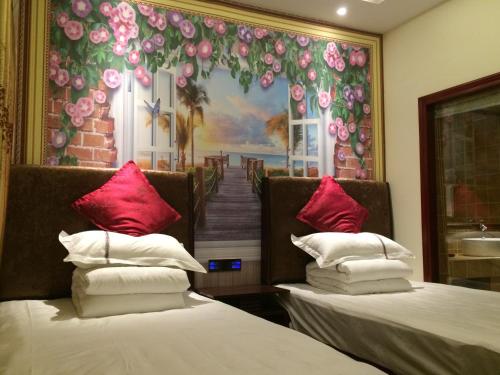 This photo about Luzhou Ba Li Nuo Theme Hotel shared on HyHotel.com