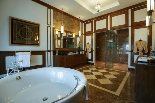 Bathroom, The Lake Garden Hotel Nay Pyi Taw - MGallery Collection in Nay Pyi Taw Bathroom, The Lake Garden Hotel Nay Pyi Taw - MGallery Collection in Nay Pyi Taw