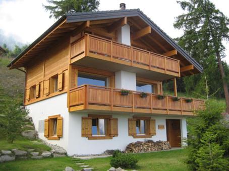 Exterior view, Chalet Arc-en-Ciel in Raerettes Exterior view, Chalet Arc-en-Ciel in Raerettes