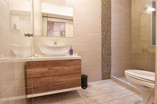 This photo about L9 Top Central Rooms and Apartments 2 shared on HyHotel.com