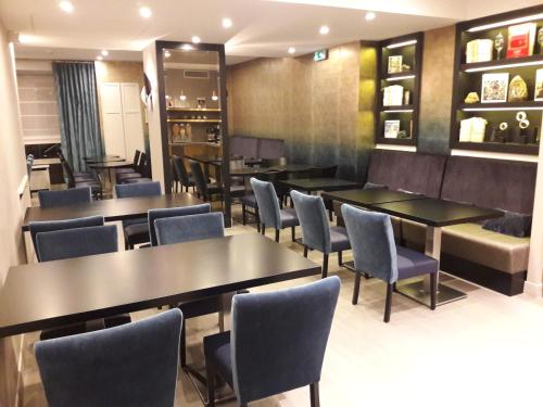 Bar/lounge, Hotel d'Amiens in Paris Bar/lounge, Hotel d'Amiens in Paris
