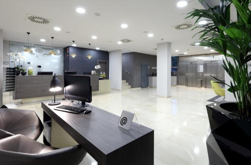 大堂, 薩拉戈薩艾瑟WTC酒店 (Exe Zaragoza WTC) in 薩拉戈薩近中心 大堂, 薩拉戈薩艾瑟WTC酒店 (Exe Zaragoza WTC) in 薩拉戈薩近中心