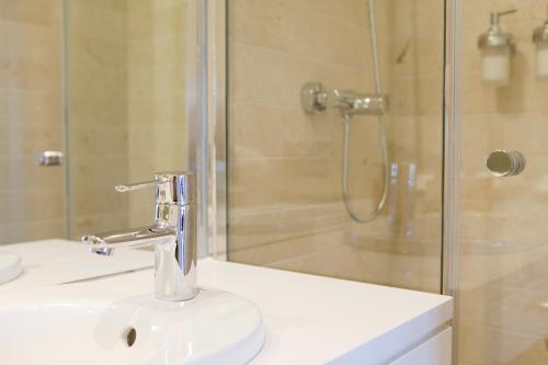Bathroom, 60 Balconies Urban Stay in Madrid Bathroom, 60 Balconies Urban Stay in Madrid