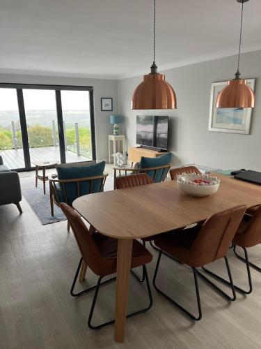Stylish 3 Bedroom with Balcony and Amazing View in 多勒 Stylish 3 Bedroom with Balcony and Amazing View in 多勒