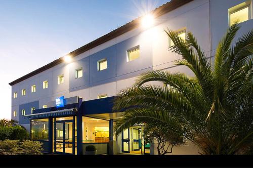 This photo about ibis budget La Rochelle Centre shared on HyHotel.com