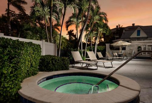Badestamp, Olde Marco Island Inn and Suites in Marco Island (FL) Badestamp, Olde Marco Island Inn and Suites in Marco Island (FL)