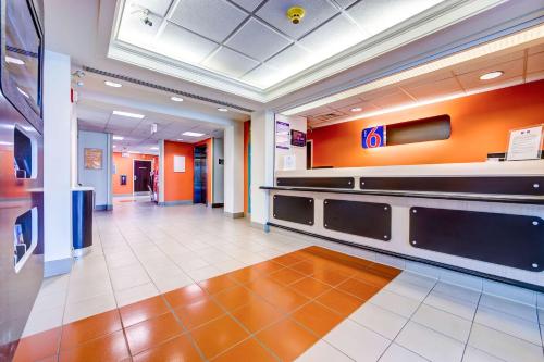 ردهة, Motel 6 Burlington, ON - Toronto West - Oakville in Burlington ردهة, Motel 6 Burlington, ON - Toronto West - Oakville in Burlington