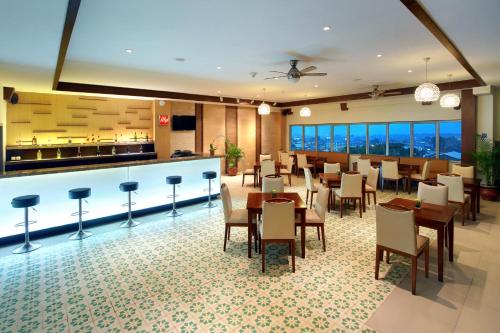 Aston Solo Hotel near Kampoeng Batik Laweyan Aston Solo Hotel near Kampoeng Batik Laweyan