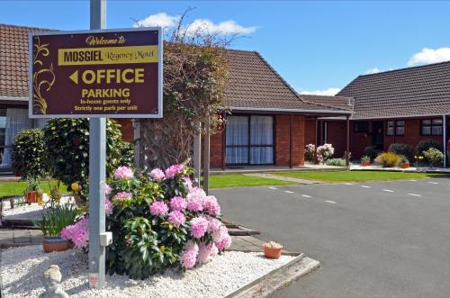 Exterior view, Mosgiel Regency Motel in Mosgiel Exterior view, Mosgiel Regency Motel in Mosgiel