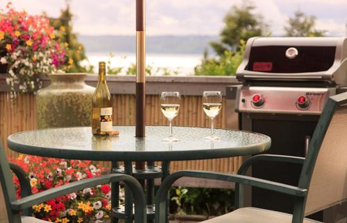 在meiguo.com看到的Three Tree Point Bed and Breakfast的介绍图片