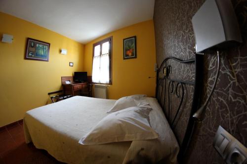 This photo about Hotel Rural Cuartamenteru shared on HyHotel.com