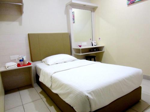 RG Grand Hotel in Parit Raja RG Grand Hotel in Parit Raja