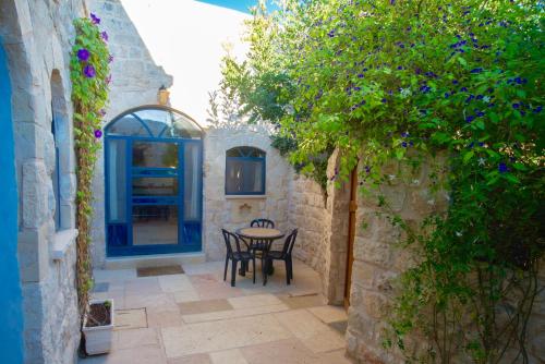 Balkonas / terasa, Artist Quarter Guesthouse B and B in Safedas Balkonas / terasa, Artist Quarter Guesthouse B and B in Safedas