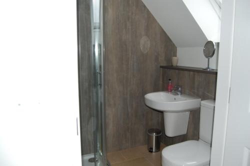 Bathroom, The Willows in Kirkhill Bathroom, The Willows in Kirkhill