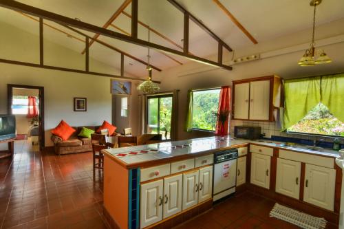 Rainbow Valley Lodge Costa Rica in Monteverde Rainbow Valley Lodge Costa Rica in Monteverde