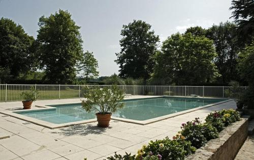 Swimming pool, Hostellerie de la Commanderie in Condat-Sur-Vezere Swimming pool, Hostellerie de la Commanderie in Condat-Sur-Vezere