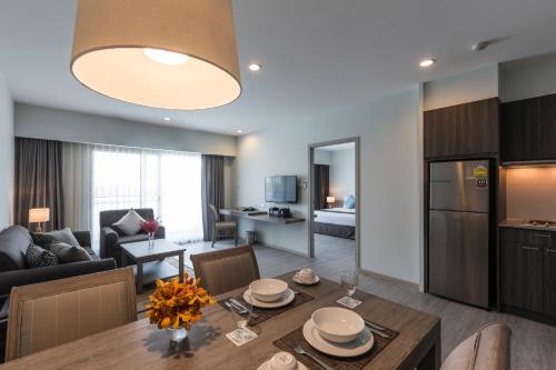 Kitchen, Kantary Hotel and Serviced Apartments Amata Bangpakong in Chonburi Kitchen, Kantary Hotel and Serviced Apartments Amata Bangpakong in Chonburi