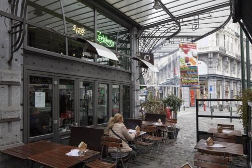 ร้านค้า, อีซีโฮเต็ล บรัสเซลส์ ซิตี้ เซ็นเตอร์ (easyHotel Brussels City Centre) near ถนนรูเดสบุชเชอร์ ร้านค้า, อีซีโฮเต็ล บรัสเซลส์ ซิตี้ เซ็นเตอร์ (easyHotel Brussels City Centre) near ถนนรูเดสบุชเชอร์