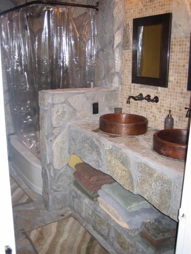 Bathroom, Alta Peak Vista in Three Rivers (CA) Bathroom, Alta Peak Vista in Three Rivers (CA)