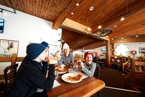 Étterem, Abom Hotel in Mount Buller Étterem, Abom Hotel in Mount Buller