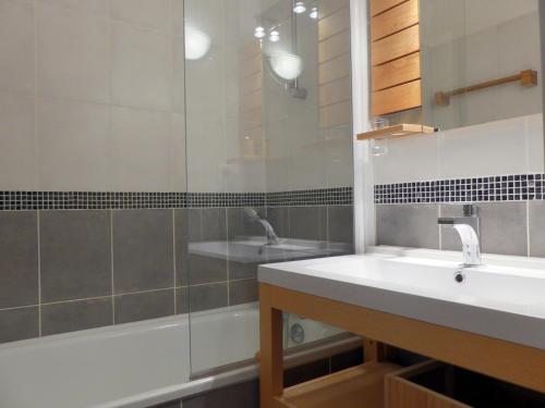 Bathroom, Residence Le Lac Blanc in Meribel Bathroom, Residence Le Lac Blanc in Meribel