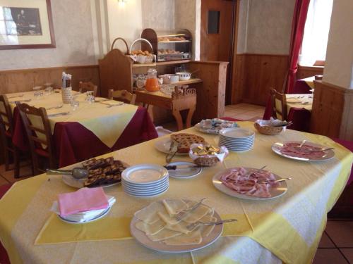 Food and beverages, Hotel Tosa in Sant'Antonio di Mavignola Food and beverages, Hotel Tosa in Sant'Antonio di Mavignola