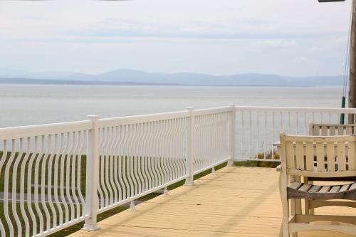 Balcony/terrace, Motel Bellevue in Riviere-Du-Loup (QC) Balcony/terrace, Motel Bellevue in Riviere-Du-Loup (QC)