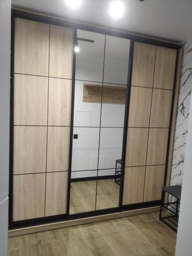 Стильна квартира з домашнім кінотеатром та кухнею з панорамним видом, ліфт та вода безперебійно (Стильна квартира з домашнім кінотеатром та кухнею з панорамним видом, ліфт та вода безперебіино) in 哈特內 Стильна квартира з домашнім кінотеатром та кухнею з панорамним видом, ліфт та вода безперебійно (Стильна квартира з домашнім кінотеатром та кухнею з панорамним видом, ліфт та вода безперебіино) in 哈特內