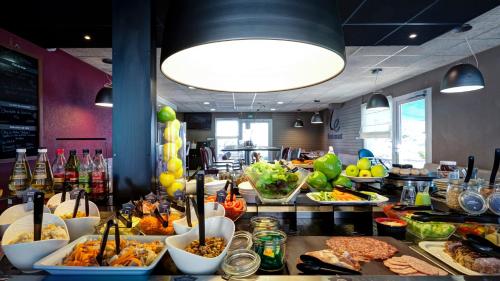طعام و مشروبات, فندق كامبانيل مطار جينيف باليكسبو (Hotel Campanile Geneve - Aeroport/Palexpo) in فيرني فولتير طعام و مشروبات, فندق كامبانيل مطار جينيف باليكسبو (Hotel Campanile Geneve - Aeroport/Palexpo) in فيرني فولتير