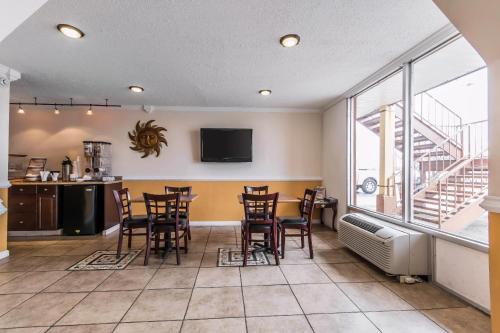 This photo about Rodeway Inn Hopkinsville shared on HyHotel.com