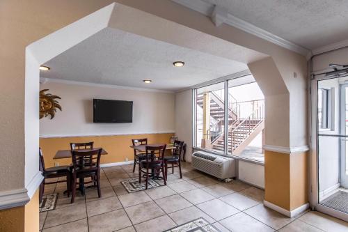 This photo about Rodeway Inn Hopkinsville shared on HyHotel.com