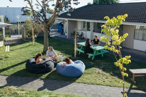 tuin, YHA Taupo Finlay Jack's Backpackers in Taupo tuin, YHA Taupo Finlay Jack's Backpackers in Taupo