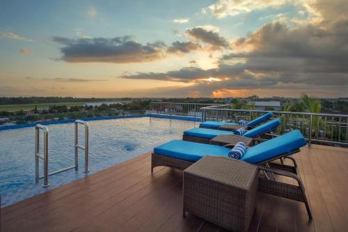 Swimming pool, Platinum Adisucipto Hotel & Conference Center in Yogyakarta Airport Swimming pool, Platinum Adisucipto Hotel & Conference Center in Yogyakarta Airport