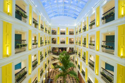Dotări, Fragrant Nature Kochi - A Five Star Classified Hotel in Kochi Dotări, Fragrant Nature Kochi - A Five Star Classified Hotel in Kochi