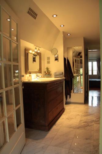 Bathroom, La Bonne Auberge - Seine Panorama SAS in Vieux Port Bathroom, La Bonne Auberge - Seine Panorama SAS in Vieux Port