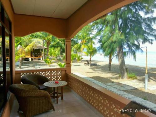 발코니/테라스, Sea World Club Beach Resort & Dive Center in 와이게테 발코니/테라스, Sea World Club Beach Resort & Dive Center in 와이게테