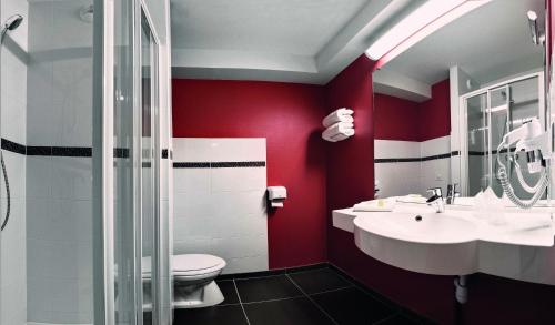 Bathroom, Ace Hôtel Paris Marne La Vallée in Disneyland Bathroom, Ace Hôtel Paris Marne La Vallée in Disneyland