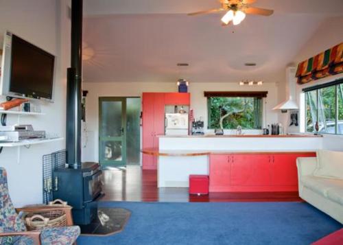 Kitchen, Kereru Hill - Stay Waiheke in Palm Beach Kitchen, Kereru Hill - Stay Waiheke in Palm Beach