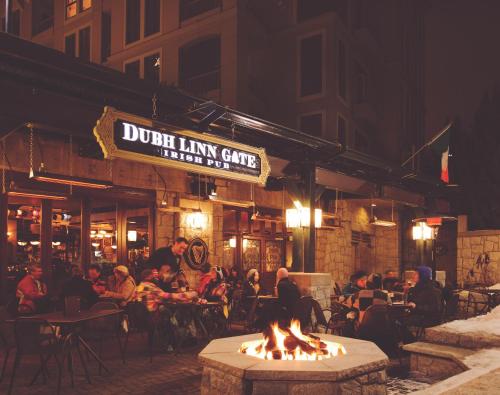 Restaurant, Pan Pacific Whistler Mountainside in Whistler (BC) Restaurant, Pan Pacific Whistler Mountainside in Whistler (BC)