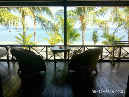 발코니/테라스, Sea World Club Beach Resort & Dive Center in 와이게테 발코니/테라스, Sea World Club Beach Resort & Dive Center in 와이게테