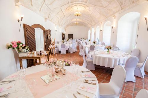 Tárgyalóterem/bálterem, zamek Kolstejn - hotel Chateau Goldenstein in Branna Tárgyalóterem/bálterem, zamek Kolstejn - hotel Chateau Goldenstein in Branna