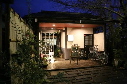 Yasuragi Guest House & Bar